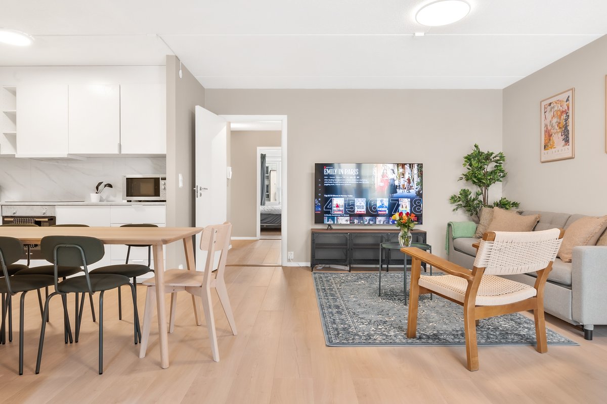 4BR City Center: 2 Balcony + *Free Parking*