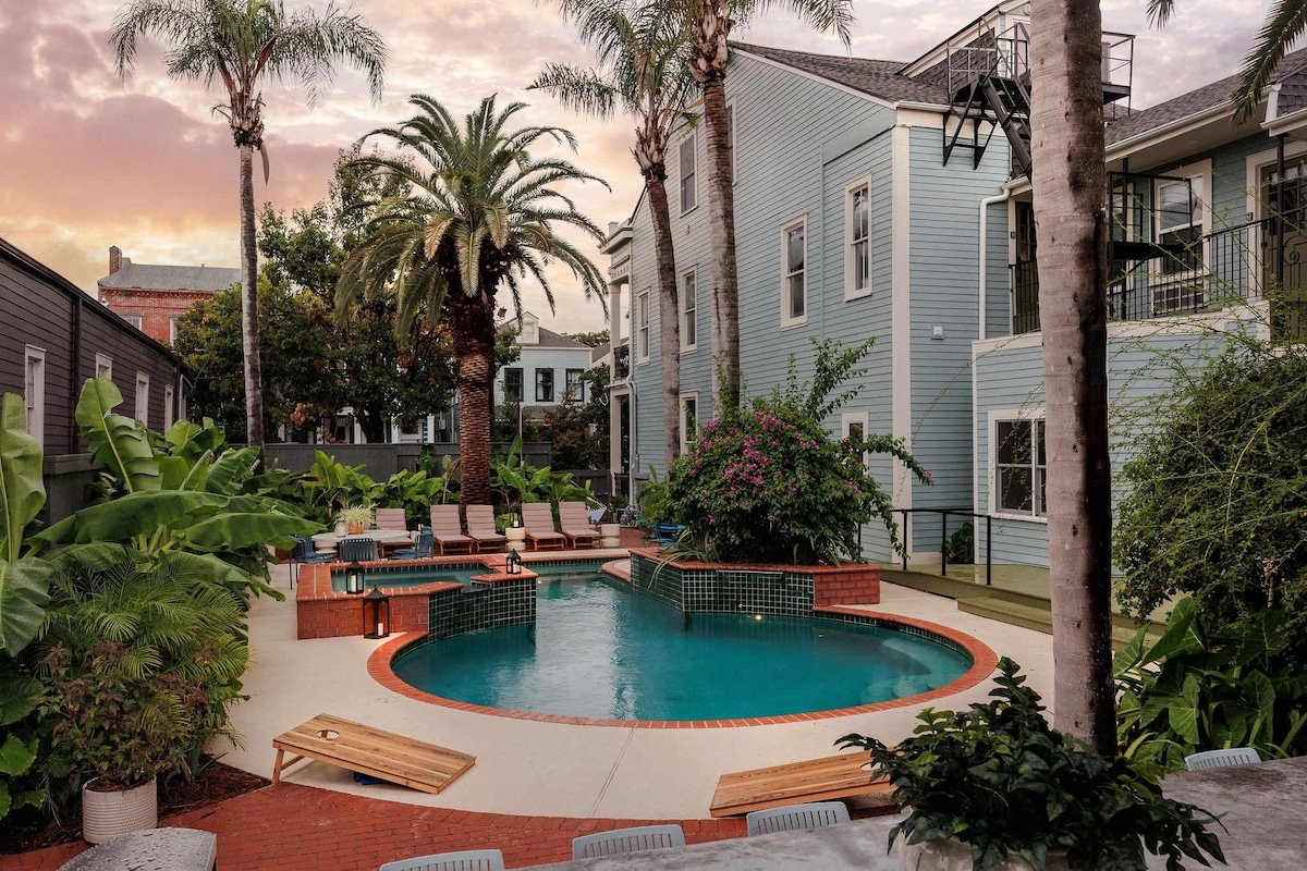 Luxurious 9BR Inn | Heated Pool & Spa gallery image 2