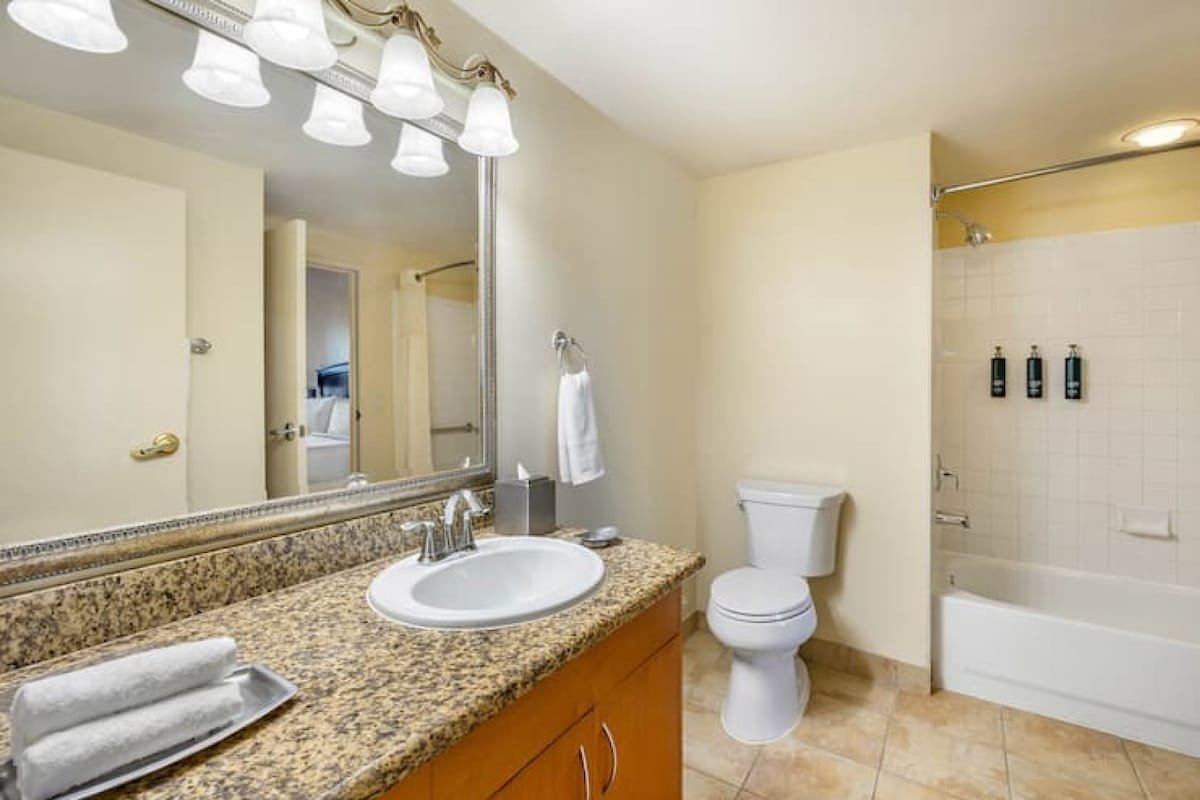 Polo Towers 2bedroom on the strip gallery image 3