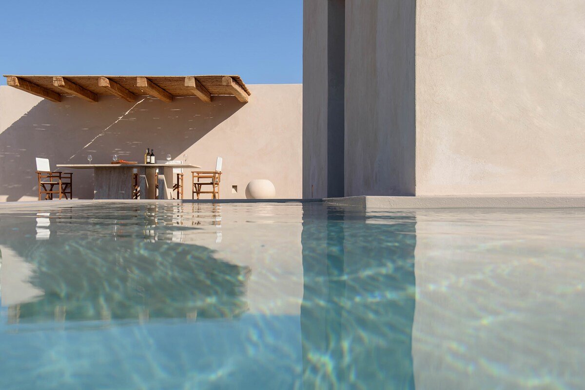 Thera Queen gallery image 5