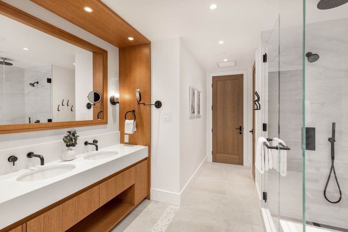 Cozy townhouse w/ ski access & hot tub gallery image 4