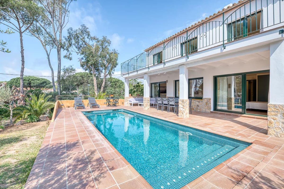 Villa con piscina privada a 600mts. de la Playa gallery image 2