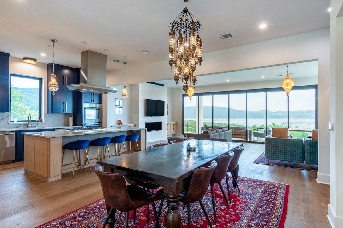 Views, Luxury & Classical Vibes! gallery image 3