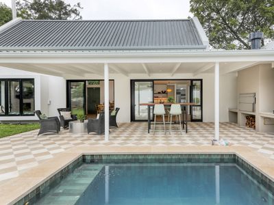 Light-Filled 2-Bed Cottage | Plunge Pool & Braai