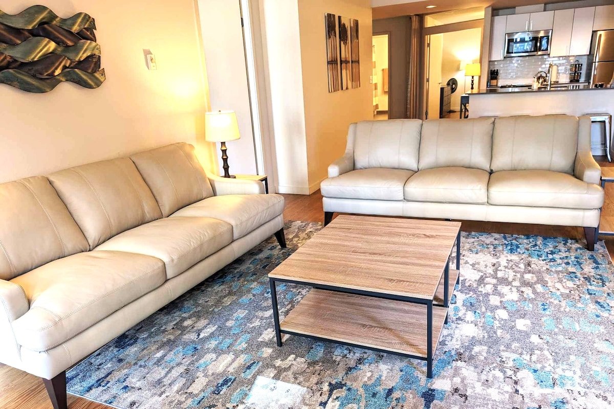 Harbor Steps-Best Spot Downtown! gallery image 3