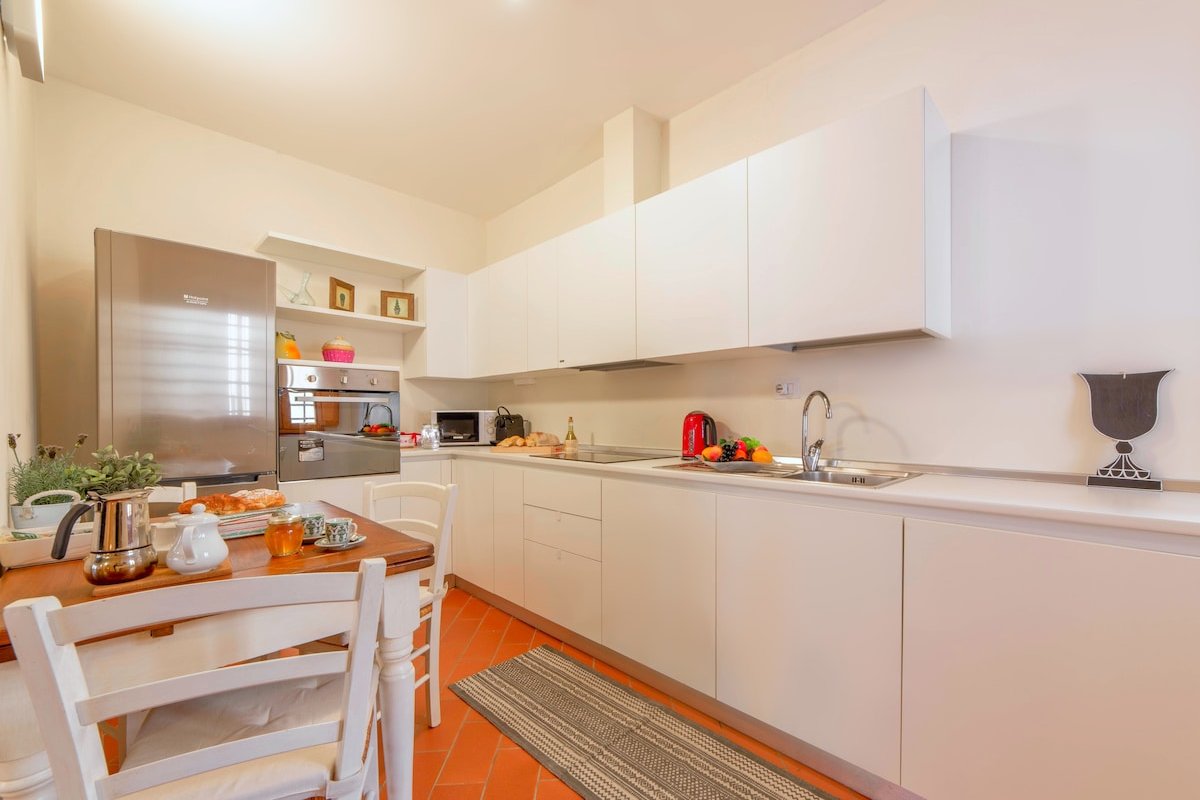 C1 Duomo,Pool table,frescoes ceilings and elevator gallery image 4