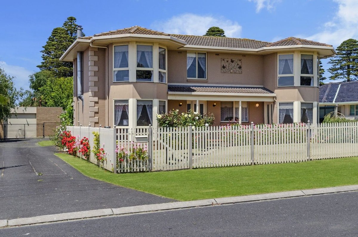 Rose Retreat gallery image 2