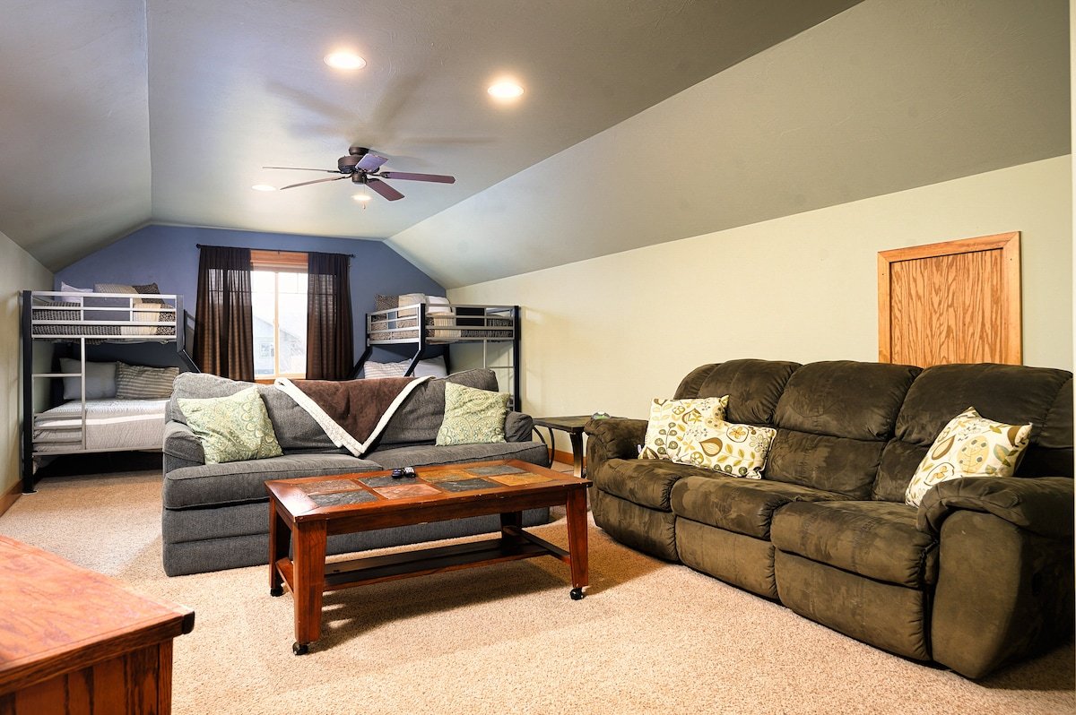 Smack Dab in the Middle of Bozeman! gallery image 4