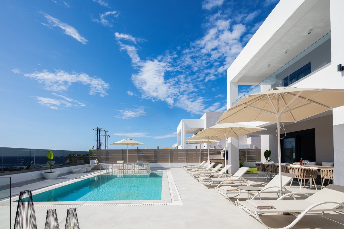 Babis Villa, a few meters away from the beach