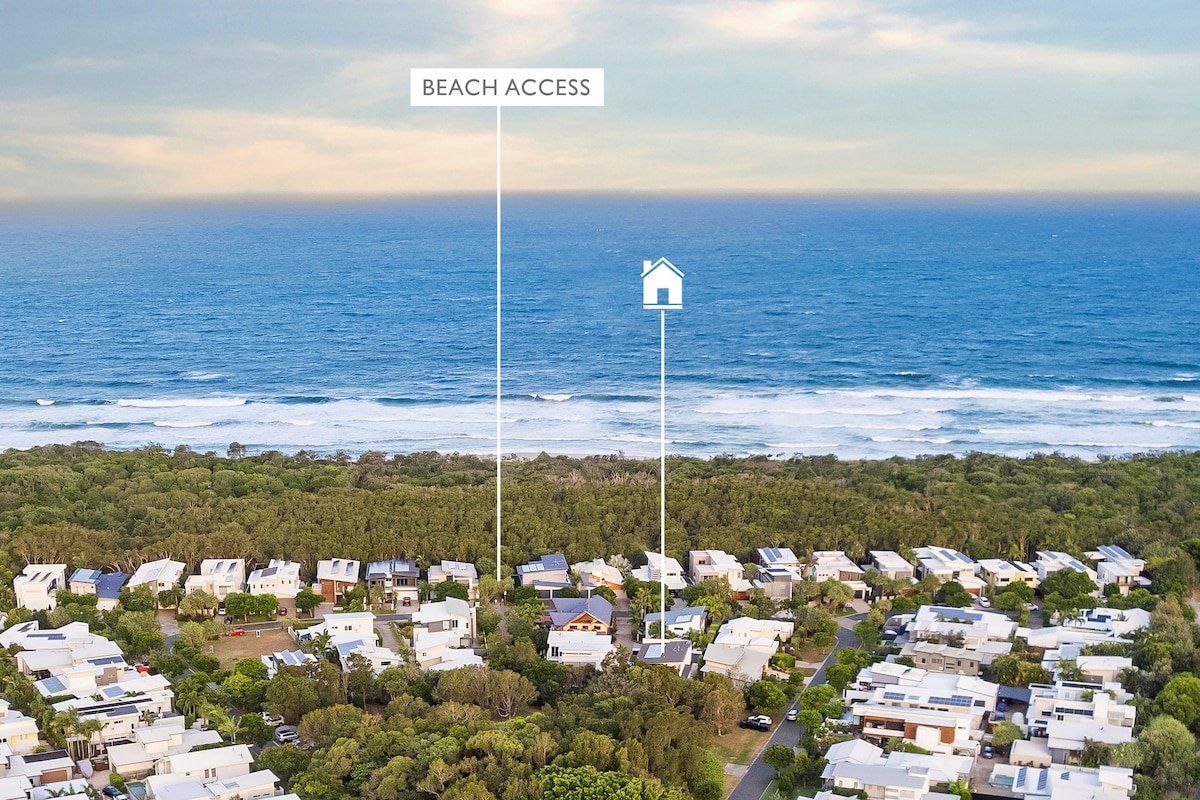 Surfside Villa – 50m to beach access, heated pool gallery image 5