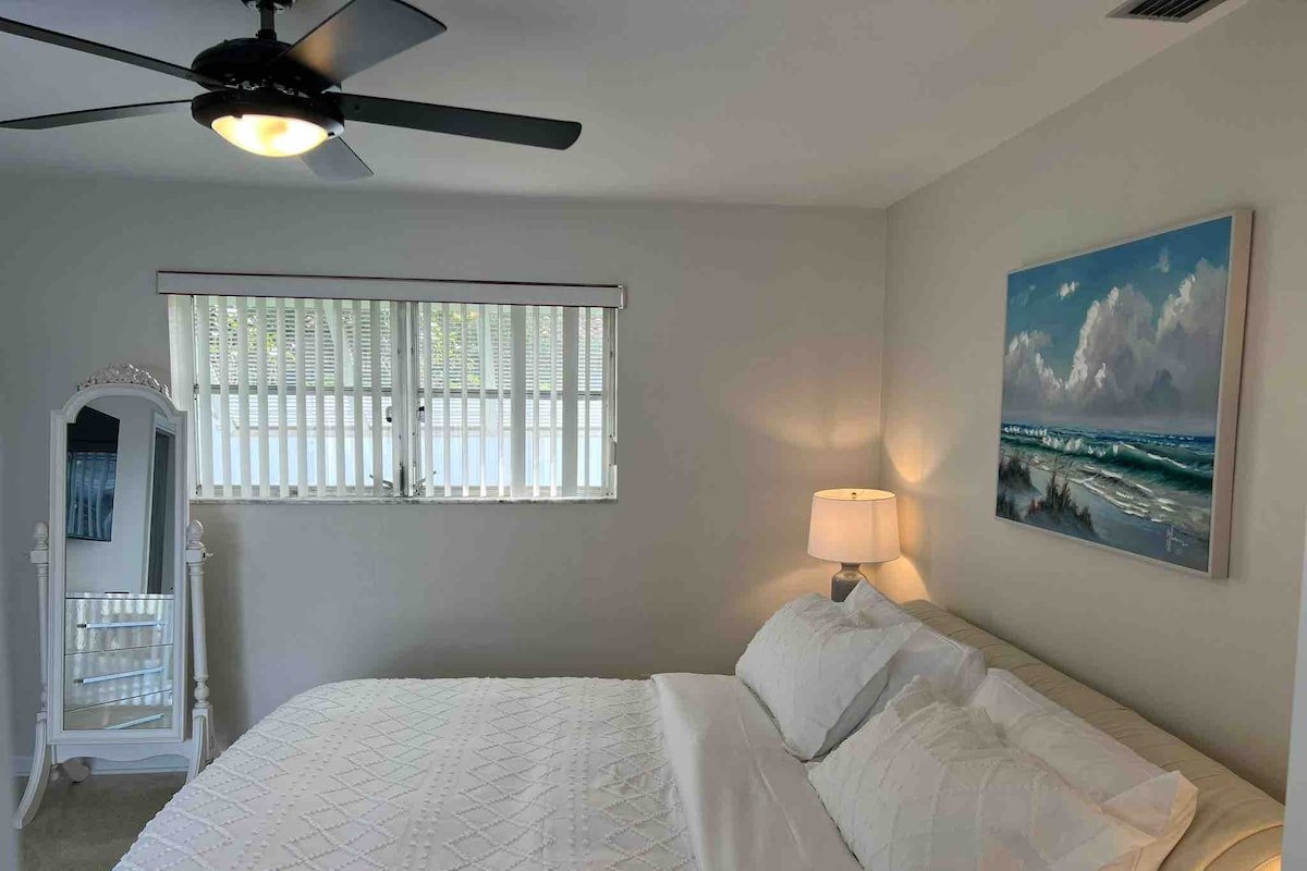 Paradise Waterfront-Jacuzzi-heated Pool-familyhome gallery image 3