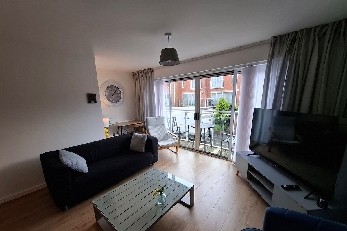 Hulme House. 10 min to Castlefield & Deansgate. gallery image 3