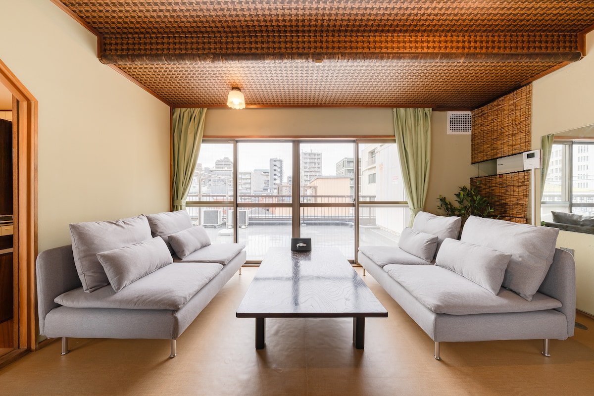 浅草駅から徒歩圏内｜スカイツリーを望む広々140㎡｜最大13名宿泊｜贅沢空間で特別なひと時を！ gallery image 4