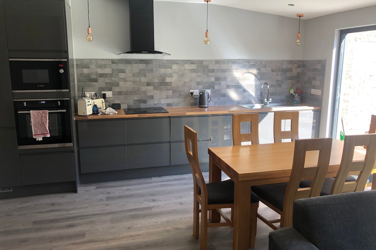 Luxurious 3 bedroom ground floor apartment gallery image 5