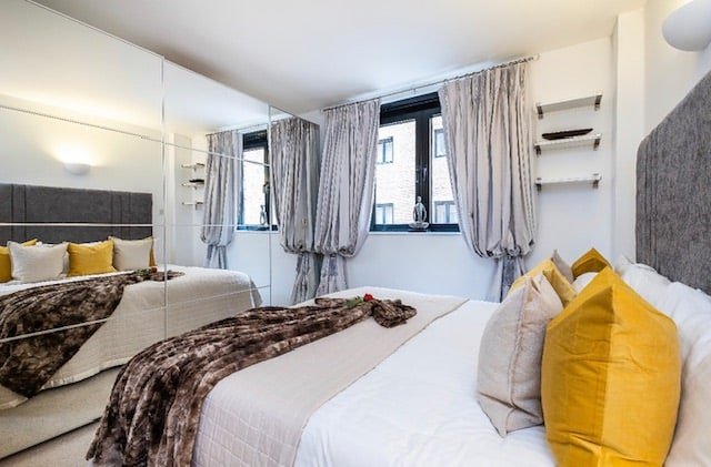 Central 2 bedroom 2 bathrooms in South Kensington. gallery image 2