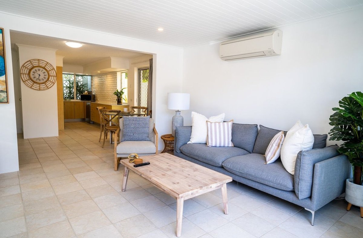 Oasis – private courtyard – location – pets gallery image 4