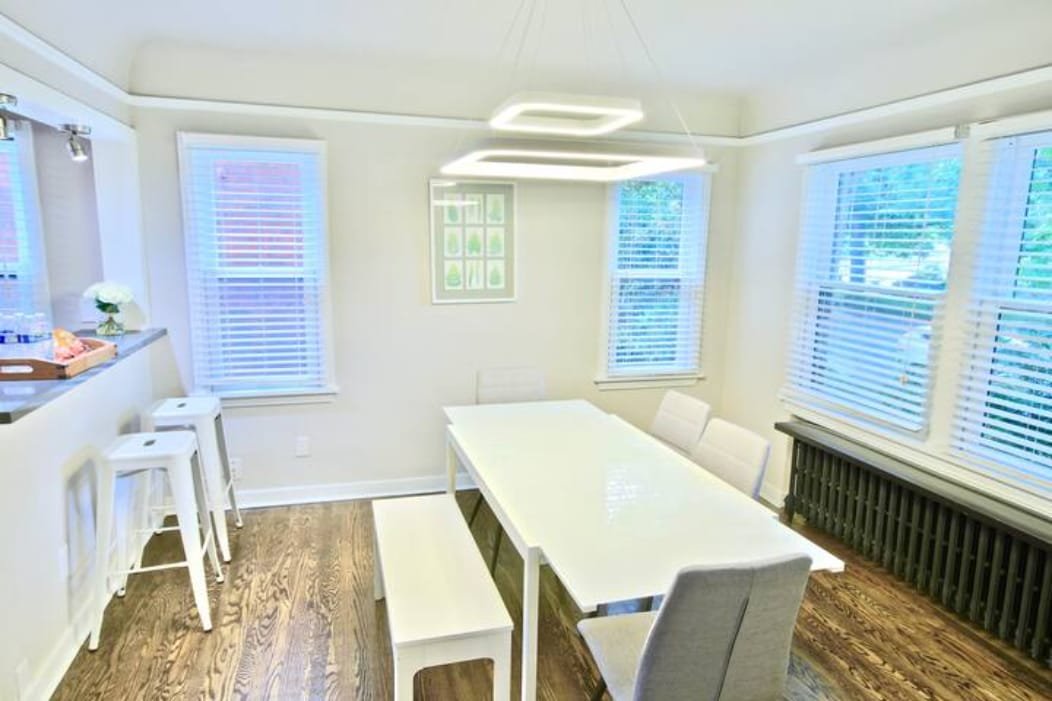 Cozy 6BR/3BA Wallingford gem near downtown gallery image 4