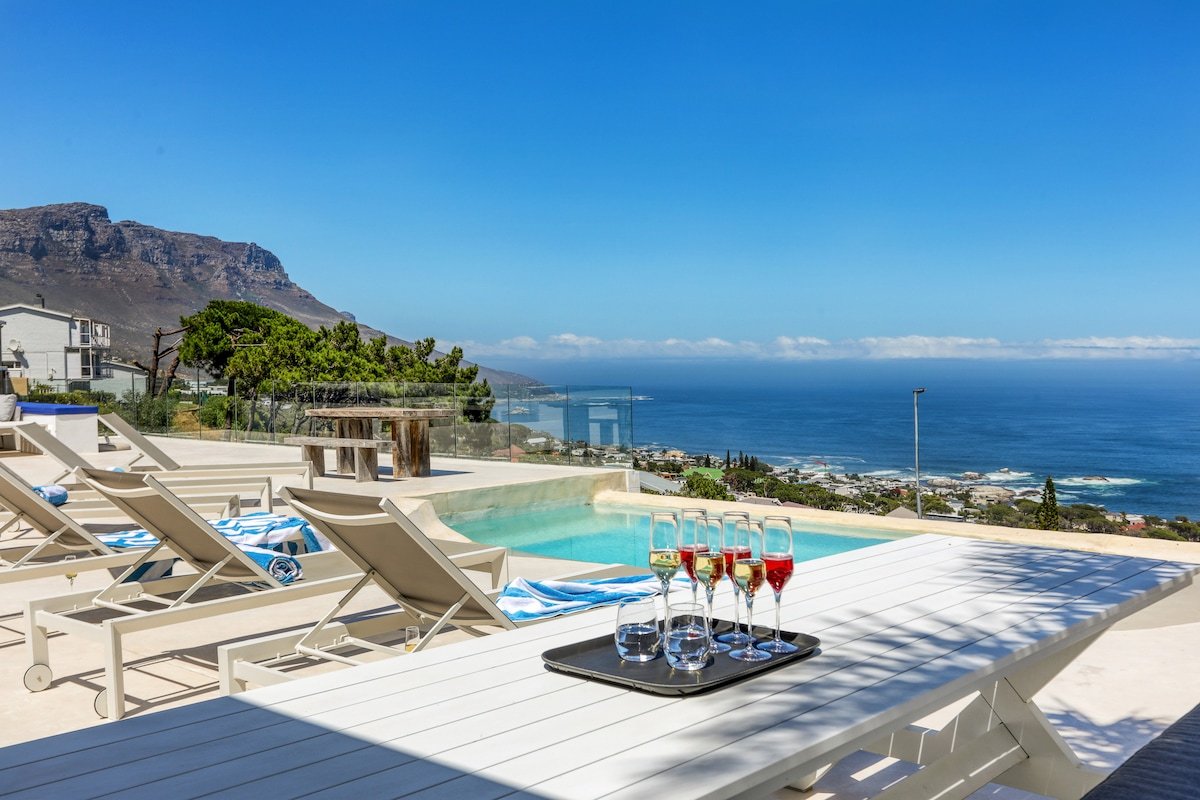 Two Views – 8 Bedroom Villa in Camps Bay & Hot Tub gallery image 2