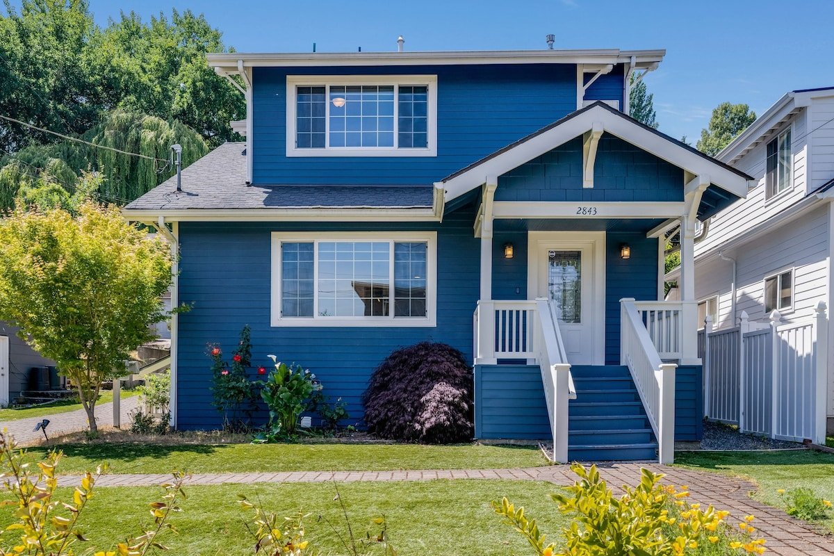 Renovated Magnolia 5 BR Home w/ Outdoor Space