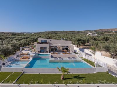 Dive into Bliss! Summer Oasis of Elegance & Joy