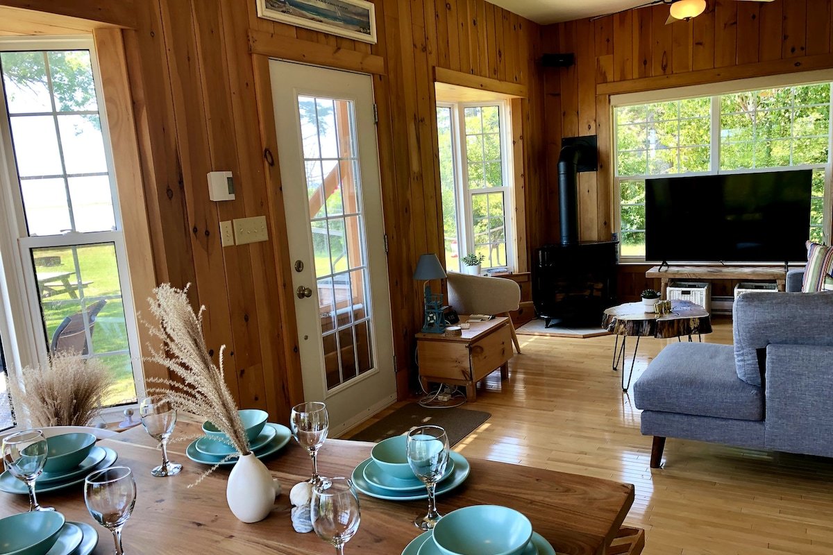 Salty Air Seaside Chalet Beachfront and Nature gallery image 5