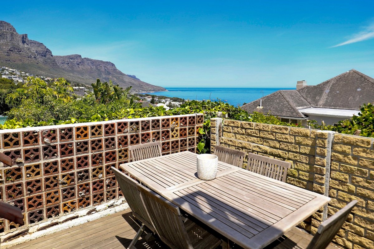 Spacious Camps Bay chic gallery image 2