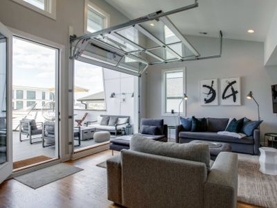 Rooftop Retreat – 1mile walk to Broadway