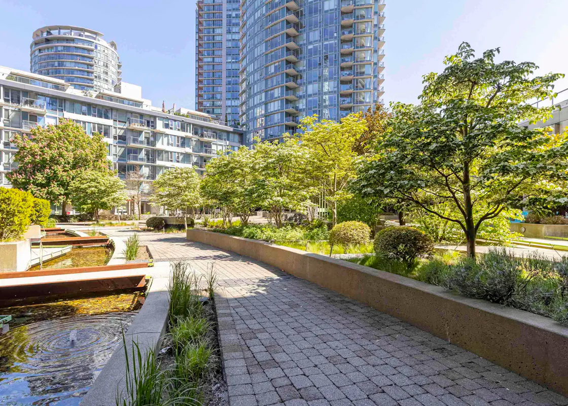 RARE-4BD/3BTH CityTownHouse W-Rooftop ~Hottub/Pool