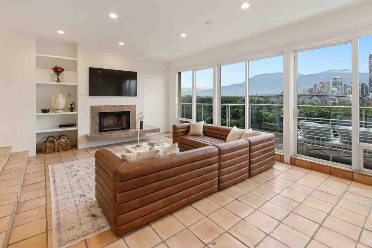 Character house overlooking city & mountain views gallery image 4