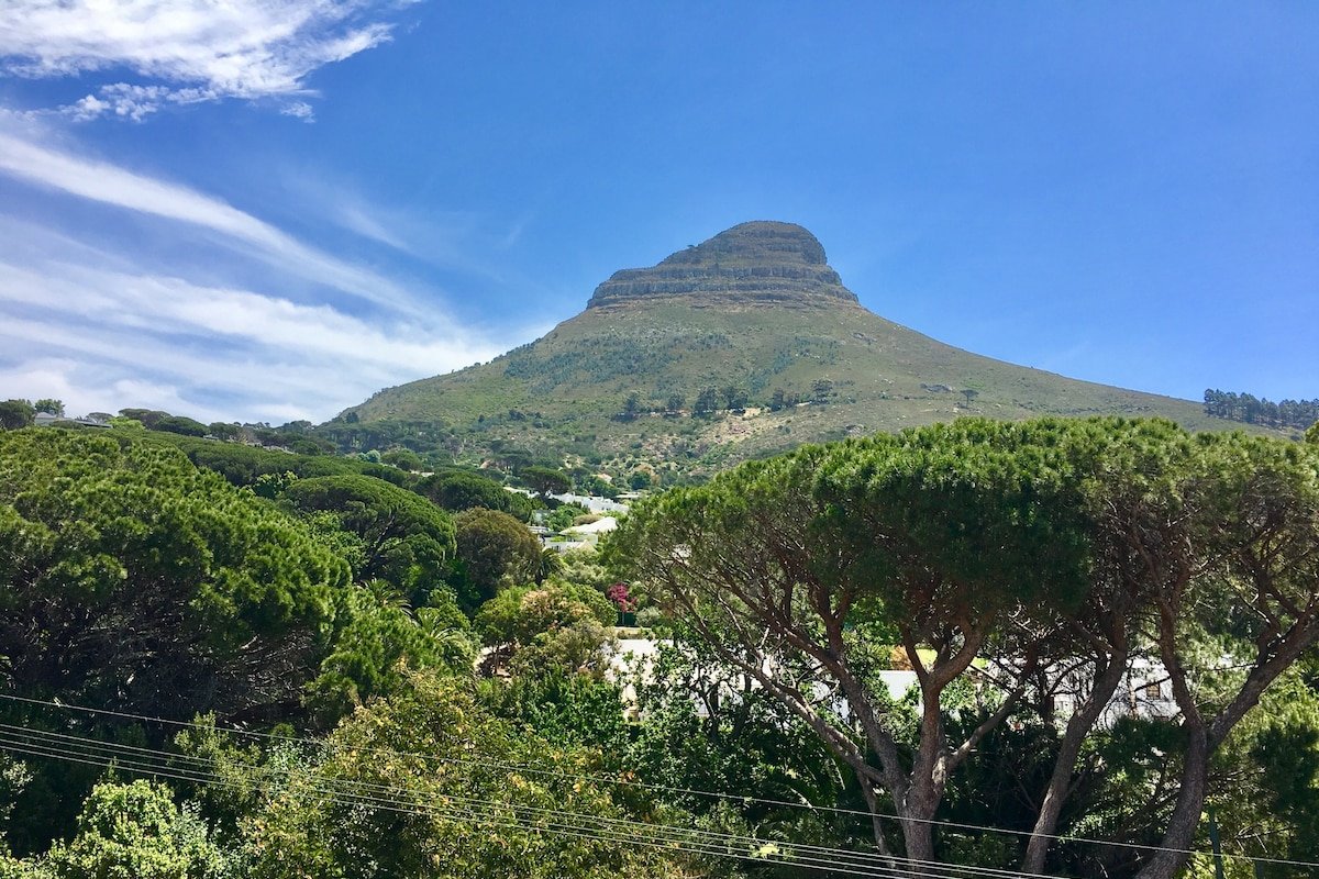 Luxury Victorian Villa with pool & gorgeous views gallery image 3