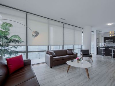 GIANT Million Dollar 2 Bdrm 2 Bath Bay St. Suite