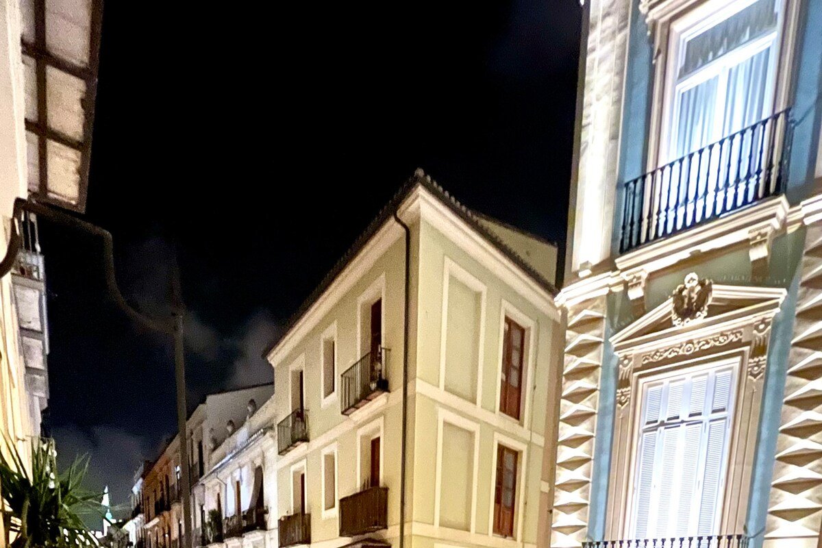 Classic Old Town apartment Valencia gallery image 5