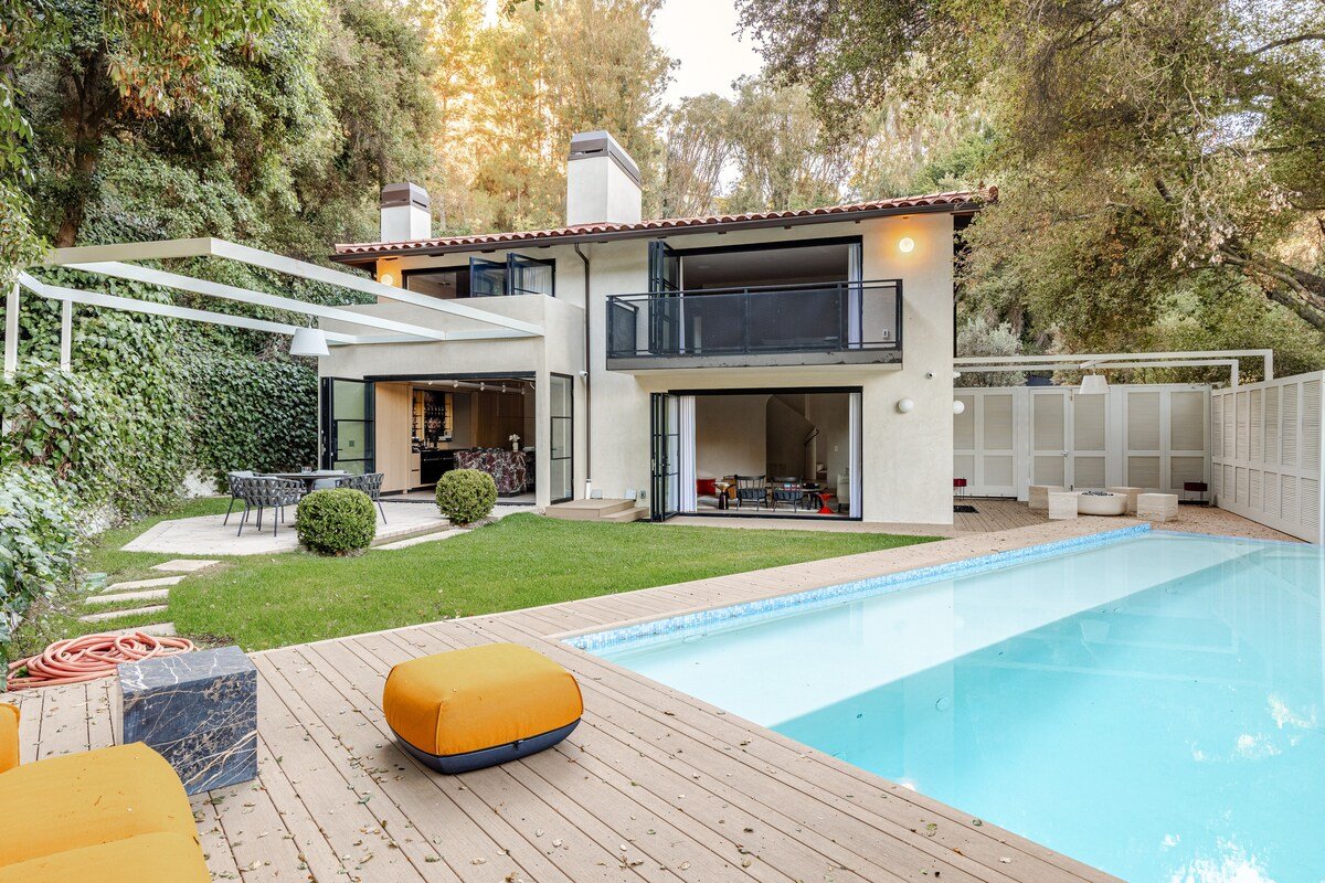 Elegant Luxury Retreat w/ Pool & Modern Touches gallery image 4
