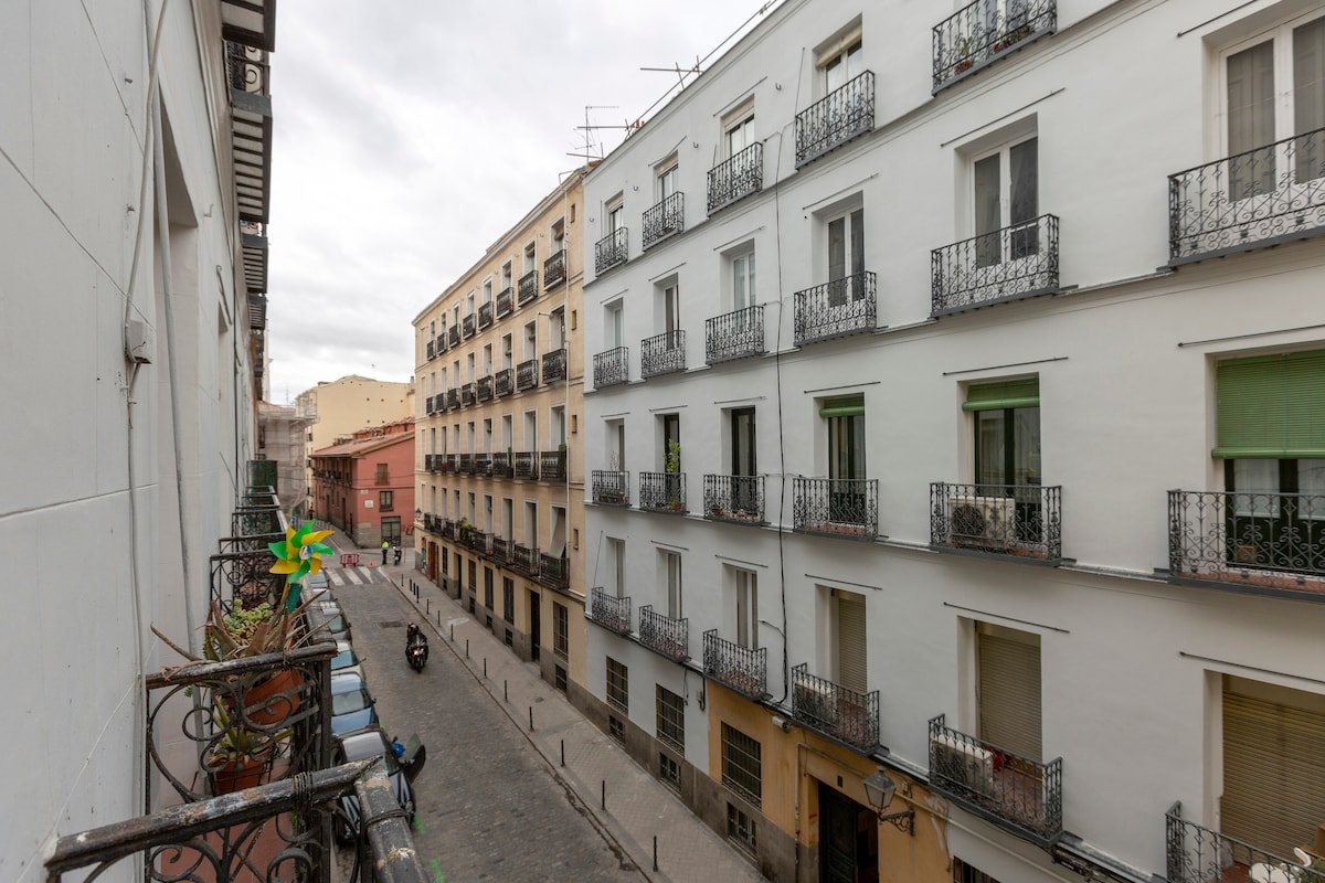 Gran piso, con encanto, en el Madrid histórico gallery image 5