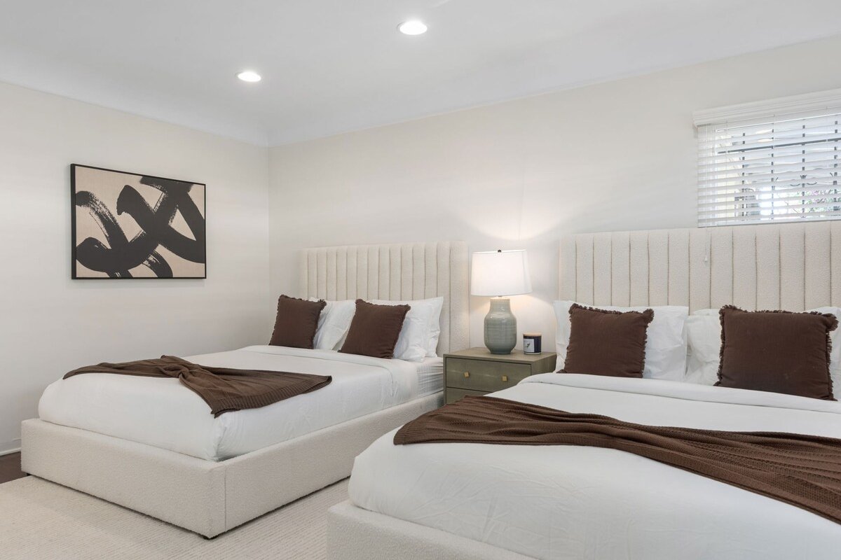 Luxury LA Vacation Getaway + Parking +Gated Yard gallery image 3