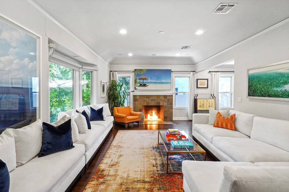 Hollywood Hills Villa| Pool-Sauna-Spa- Sunny& Chic gallery image 5