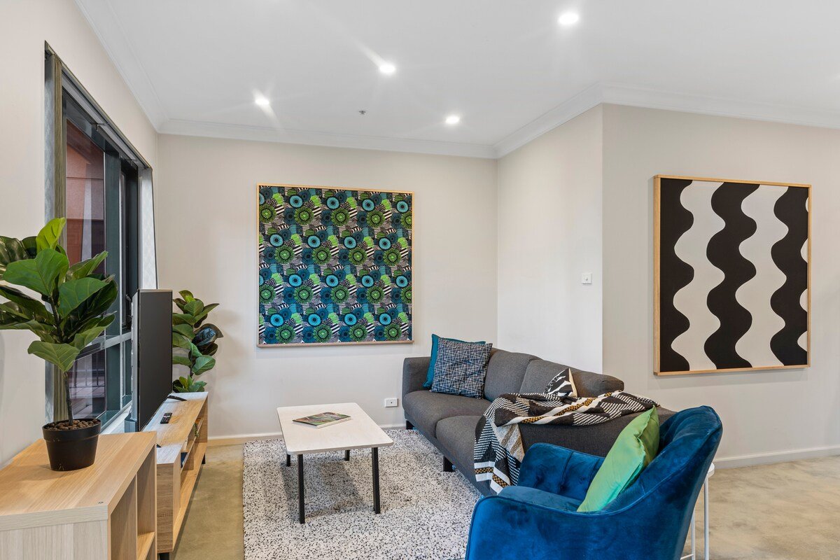 Spacious, Elegant Jewel! 2 Bedrooms, 3 Queen beds gallery image 4