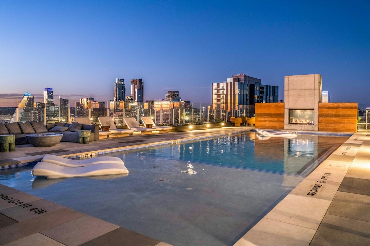 Corner Condo 2BR Lakeview Natiivo Austin 30th-flo gallery image 5