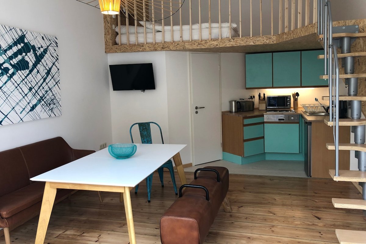 *NEW* Huge Design Loft, 6,5 rooms, 4 bath, central gallery image 4