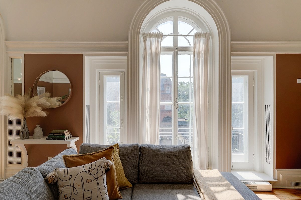 Old century 2BR apartment downtown Montreal gallery image 4