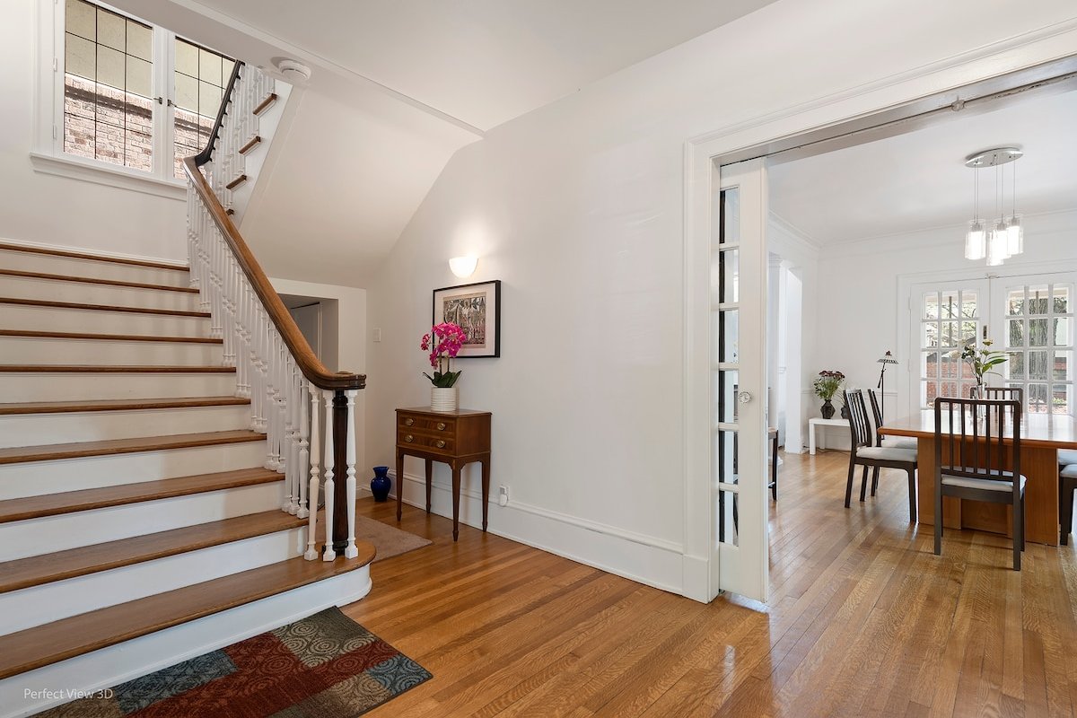 Amazing historic campus mansion! gallery image 5