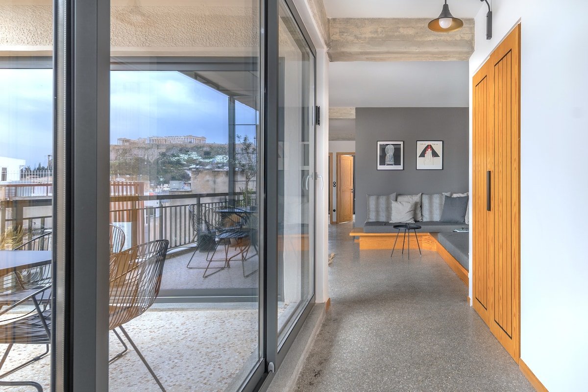 TheHostMaster Picturesque Acropolis Hill Penthouse gallery image 3