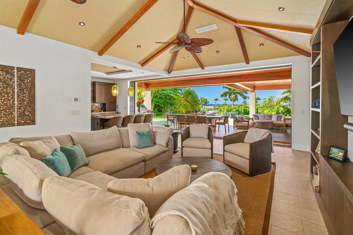 Maluhia Makai: Brand New Tropical Villa gallery image 4