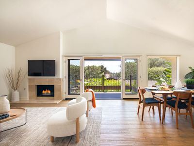 La Jolla Hillside Views and Coastal Comfort