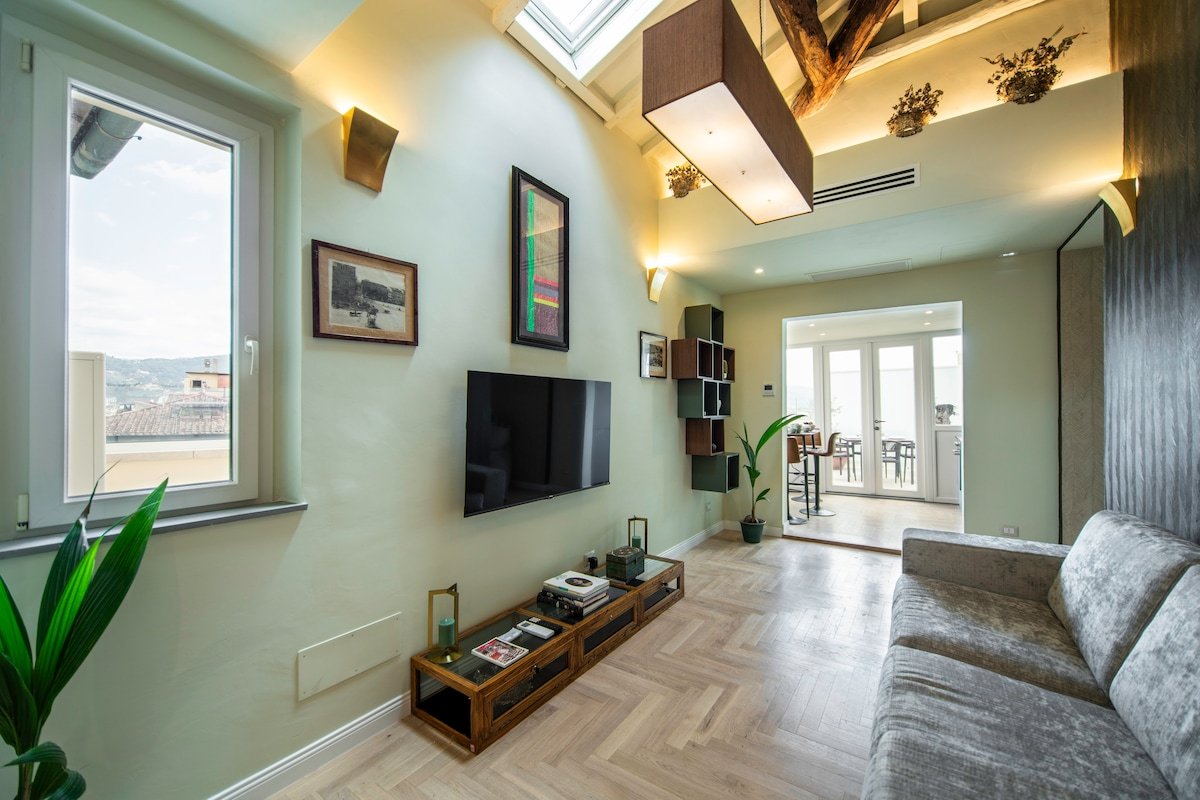 Luxury: Penthouse with Terrace over Florence gallery image 5