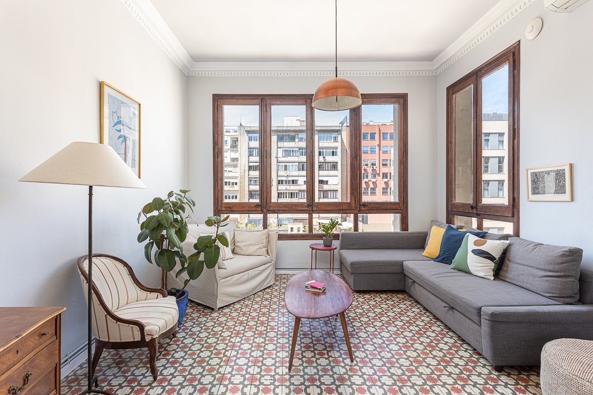 Spacious and Bright Flat Close to Sagrada Familia gallery image 2