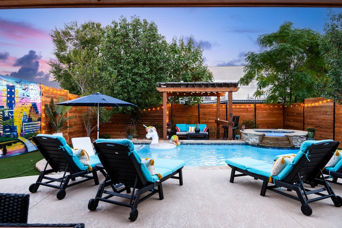 Luxury Pool & Spa Oasis | 5mi to Downtown ATX