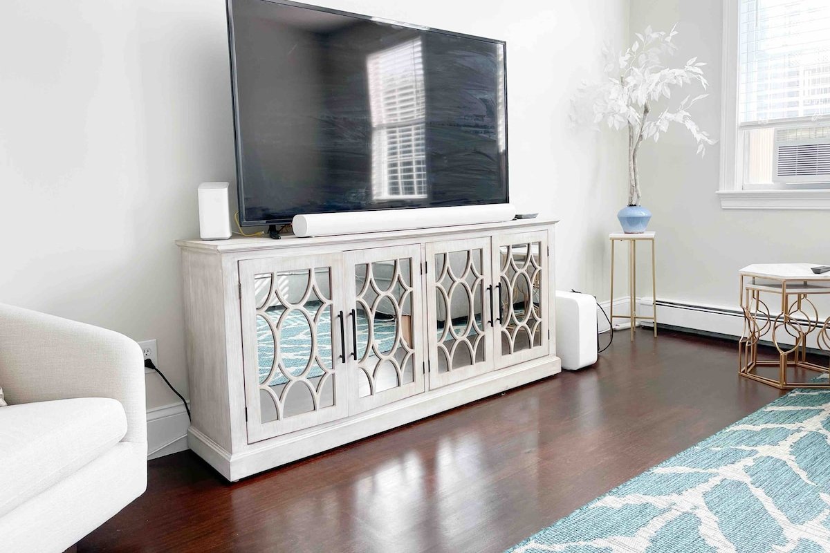 Newport/Middletown Beach House .3 mi to beach! gallery image 4