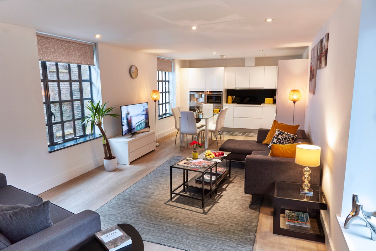 Wow! 2 Bedr/3 Beds in the Heart of Covent Garden