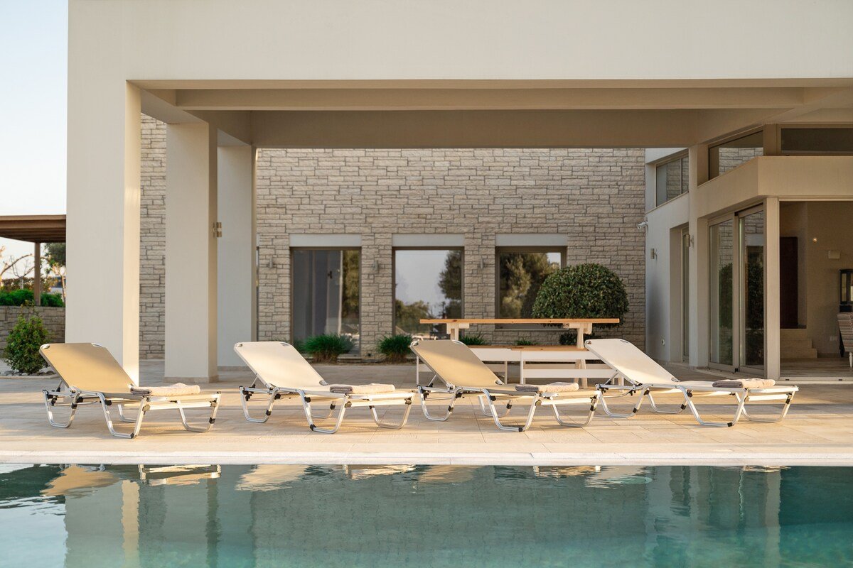 Diktamon Retreat Luxury Villa gallery image 4